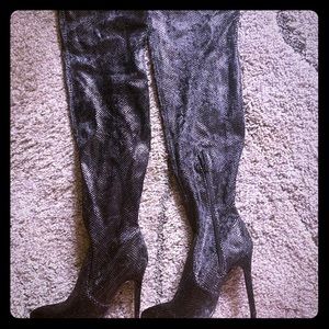 Svetlana size 7 black snake over the knee boot